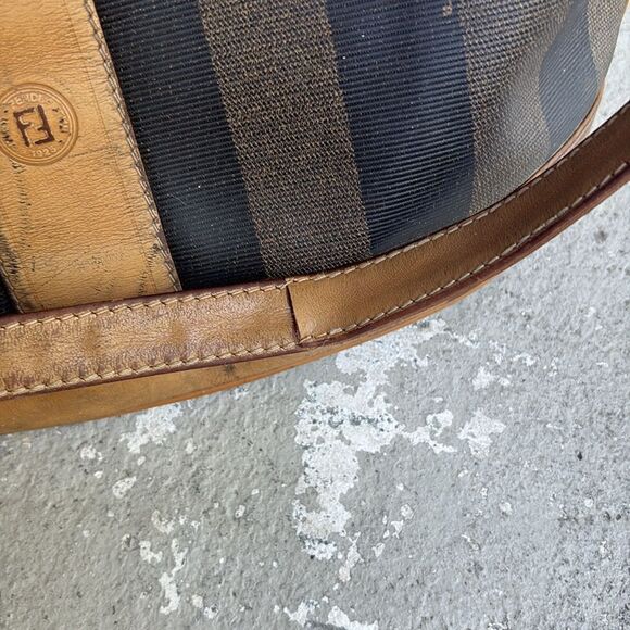 Distressed Fendi 80’s bucket bag - Picture 12 of 13